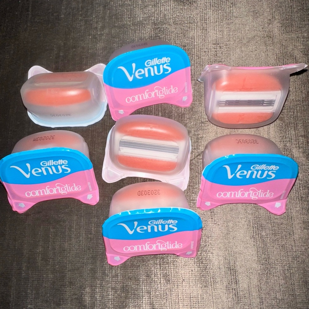 Gillette Venus ComfortGlide Razor Blade Refills 7 individually wrapped